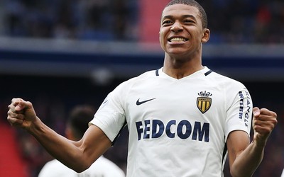 星空电竞-久保建英助攻队友头球绝杀